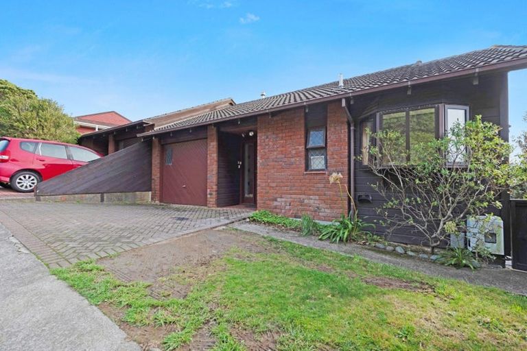 Photo of property in 16a Parklands Drive, Karori, Wellington, 6012