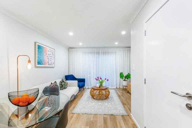 Photo of property in 32 Wharara Lane, Massey, Auckland, 0614