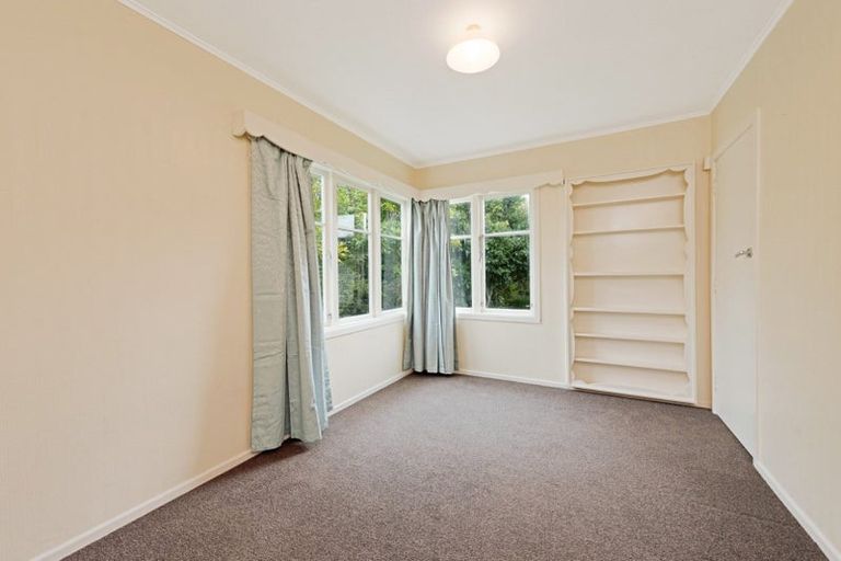 Photo of property in 46 Miles Crescent, Newlands, Wellington, 6037