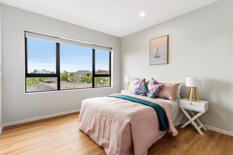 Photo of property in 43b Mirrabooka Avenue, Botany Downs, Auckland, 2010