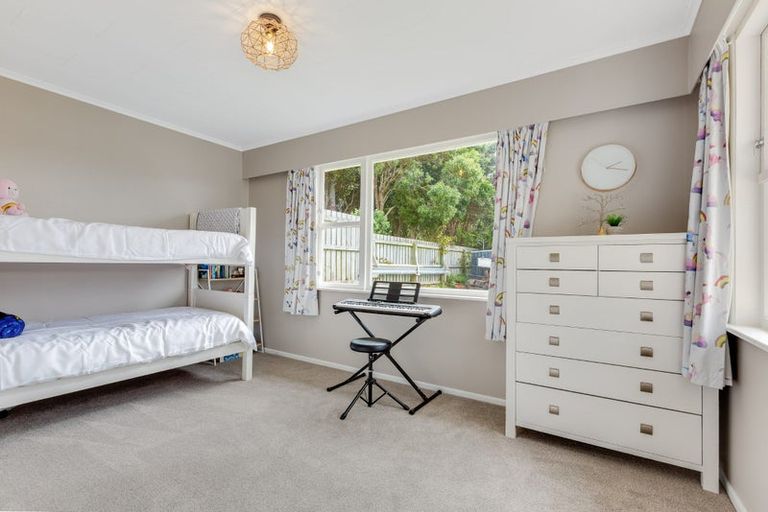 Photo of property in 39 Saint Johns Terrace, Tawa, Wellington, 5028