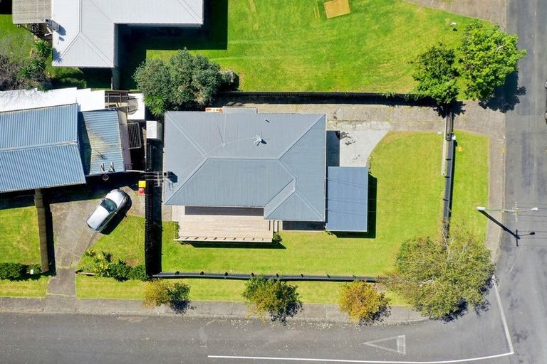 Photo of property in 7 Tarata Crescent, Mangere Bridge, Auckland, 2022