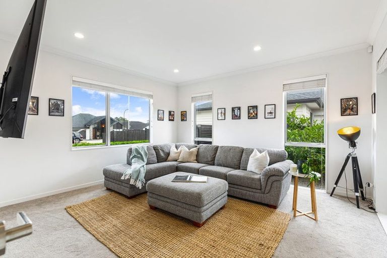 Photo of property in 9 Walter Ruddock Avenue, Kumeu, 0810