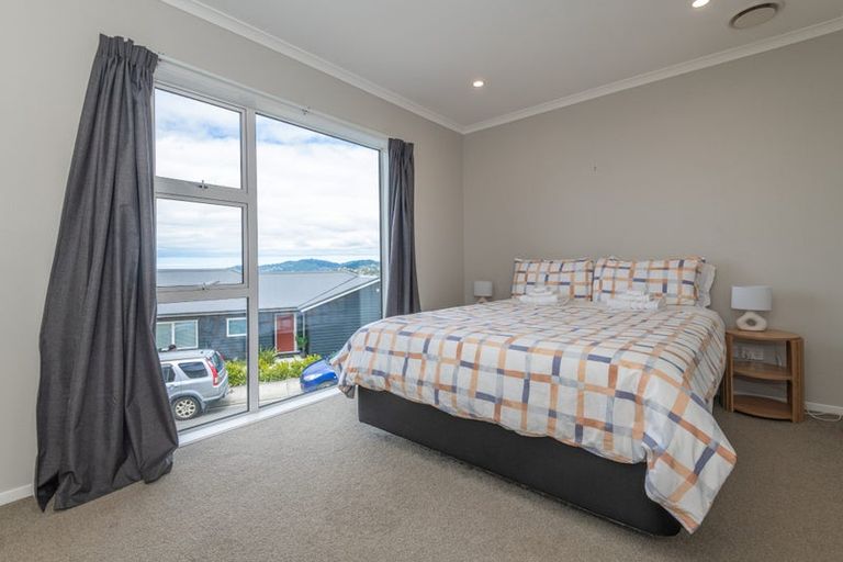 Photo of property in 3 Cessna Way, Newlands, Wellington, 6037