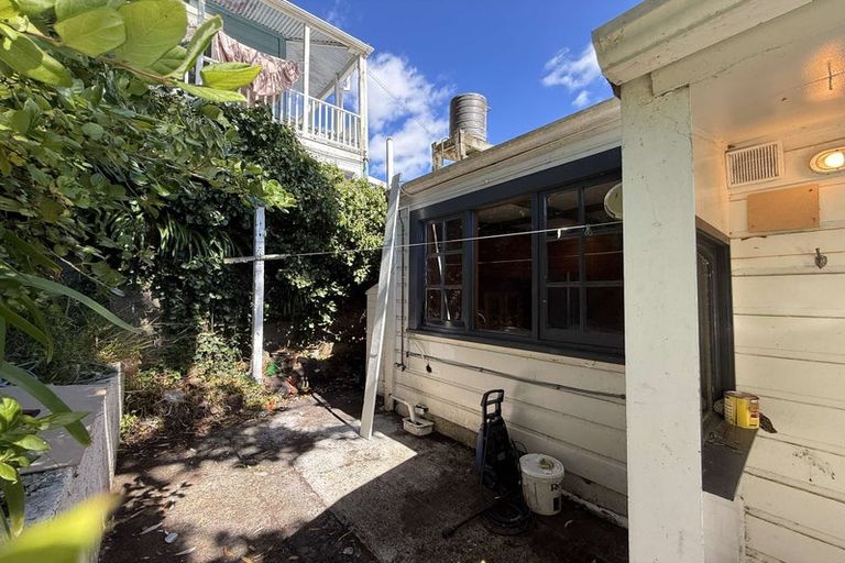 Photo of property in 61 Rolleston Street, Mount Cook, Wellington, 6021