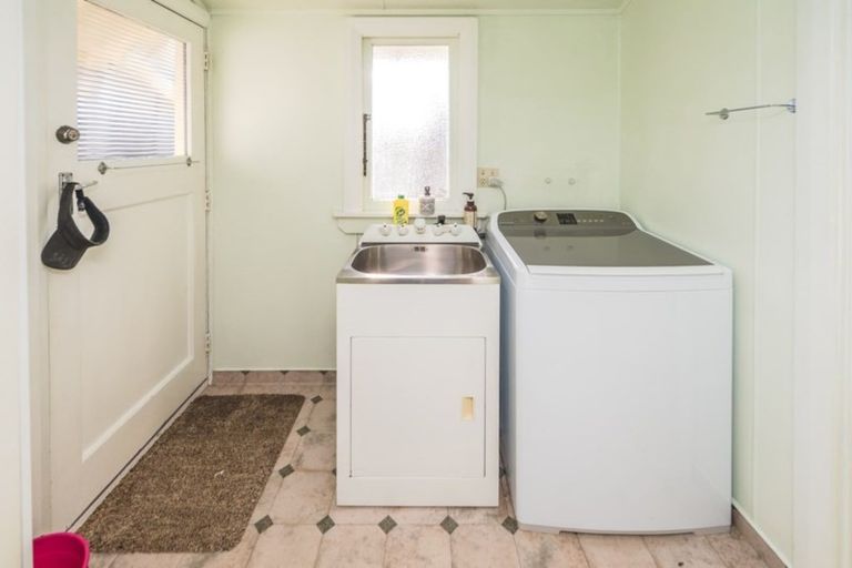 Photo of property in 2 Glasgow Street, Takaro, Palmerston North, 4412