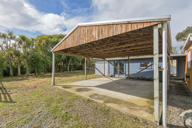 Photo of property in 2 Kowhai Street, Tokomaru, Palmerston North, 4474