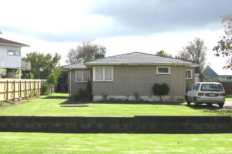 Photo of property in 12 Waipani Road, Te Atatu Peninsula, Auckland, 0610