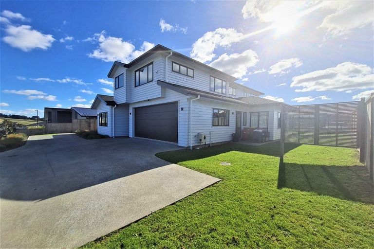 Photo of property in 168 Arran Point Parade, Orewa, 0931