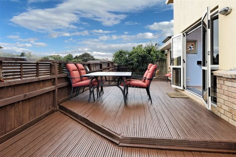 Photo of property in 83a Mt Lebanon Crescent, The Gardens, Auckland, 2105