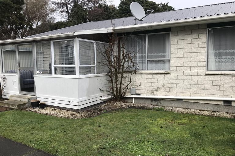 Photo of property in 2/72 Waratah Street, Avondale, Christchurch, 8061