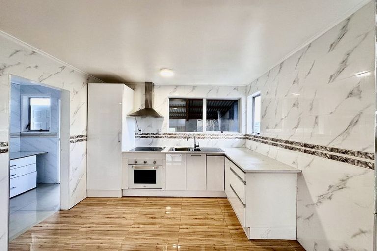 Photo of property in 57 Hyperion Drive, Randwick Park, Auckland, 2105