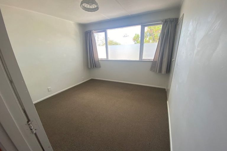 Photo of property in 1/14 Roberts Road, Te Atatu South, Auckland, 0610