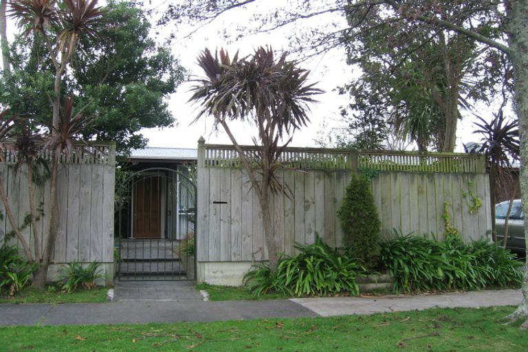 Photo of property in 1 Fernwood Place, Fitzherbert, Palmerston North, 4410