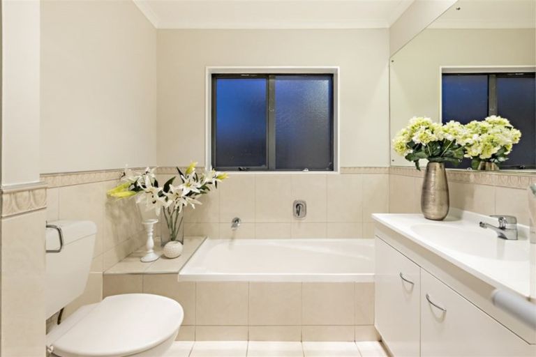 Photo of property in 20 Villino Place, Randwick Park, Auckland, 2105