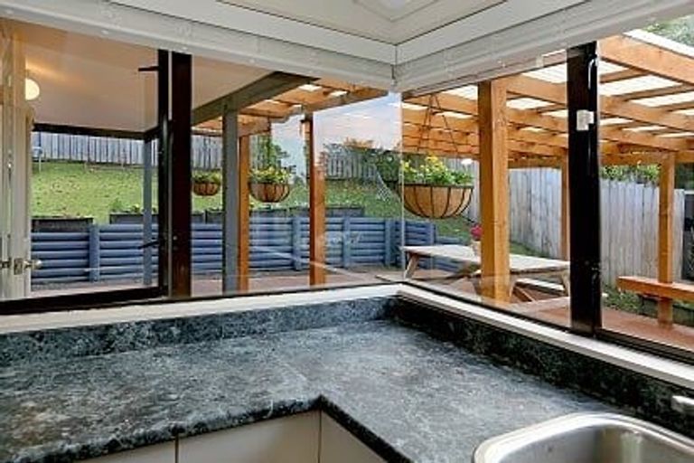 Photo of property in 48 Vintage Drive, Henderson, Auckland, 0612