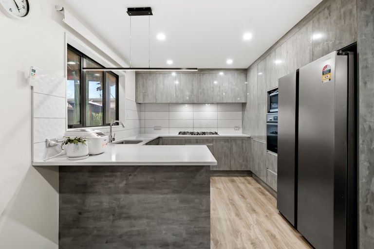 Photo of property in 15 Rosarina Lane, Takanini, 2112