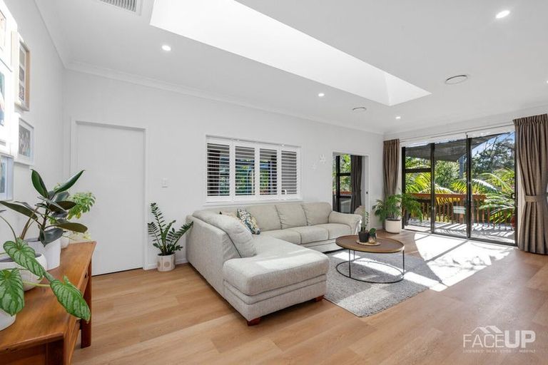 Photo of property in 13 Hobie Court, West Harbour, Auckland, 0618