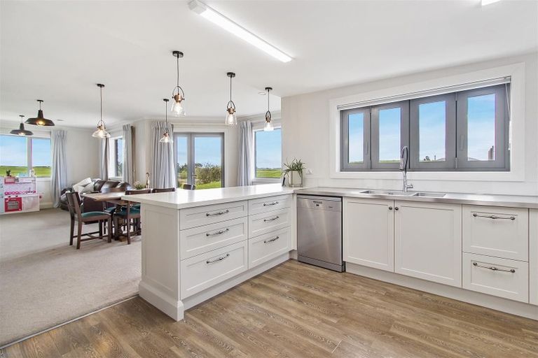 Photo of property in 308 Timaru Road, Waimate, 7978