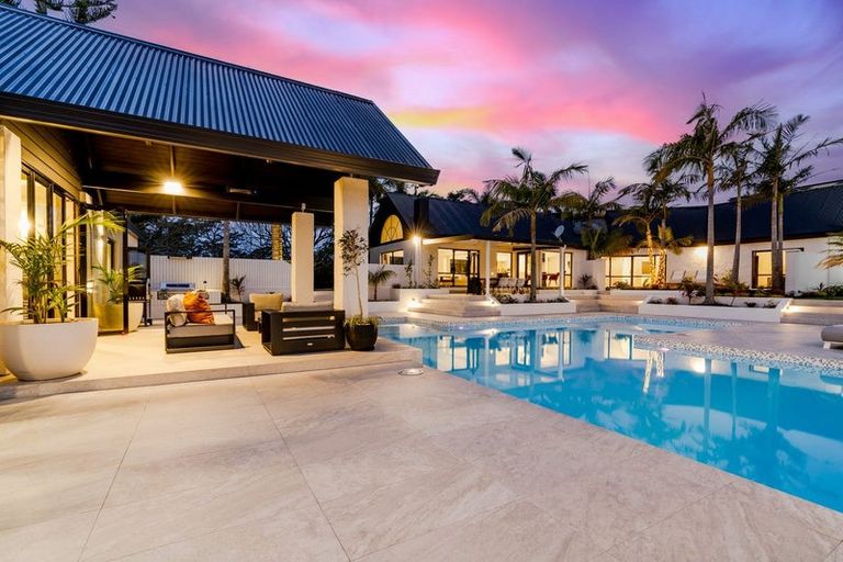 Photo of property in 211 Schnapper Rock Road, Schnapper Rock, Auckland, 0632