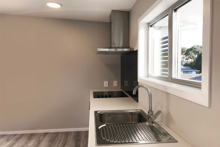 Photo of property in 3/14 Atkinson Street, Newlands, Wellington, 6037