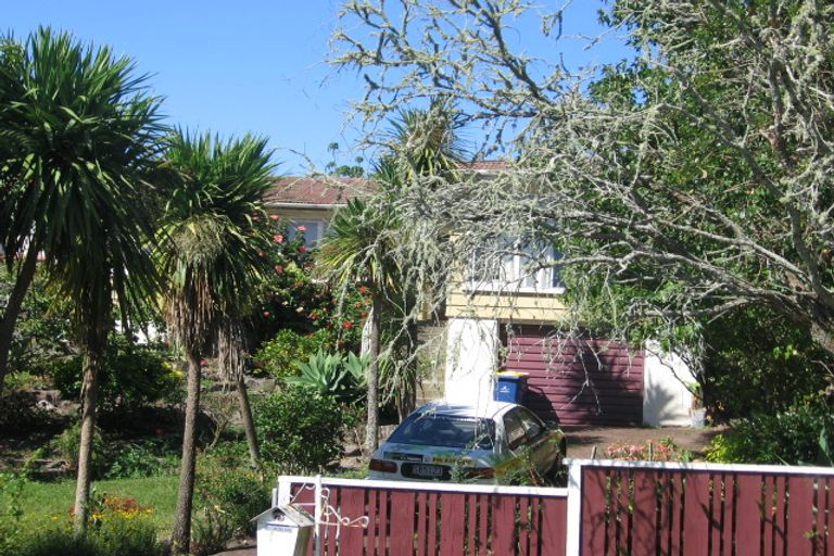 Photo of property in 42 Kohekohe Street, New Lynn, Auckland, 0600