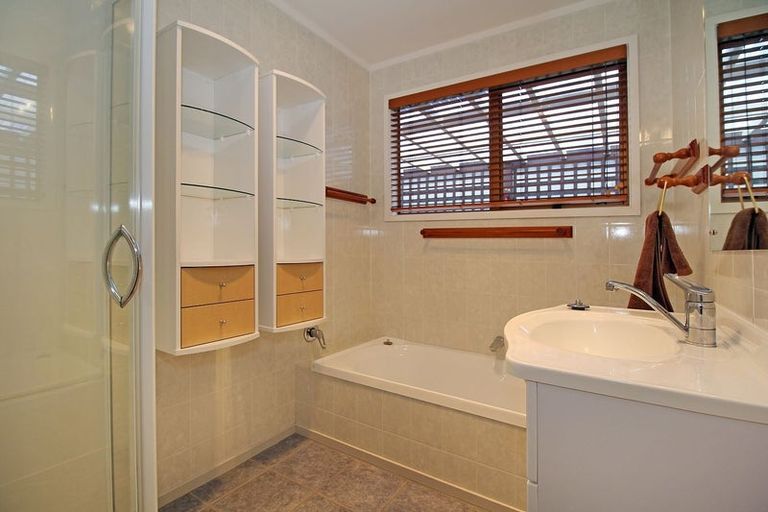Photo of property in 10 Luanda Drive, Ranui, Auckland, 0612