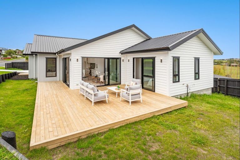 Photo of property in 35 Brigitte View, Snells Beach, 0920