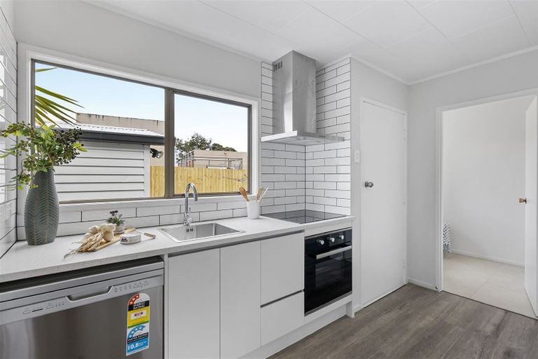 Photo of property in 70 Hutchinsons Road, Bucklands Beach, Auckland, 2014