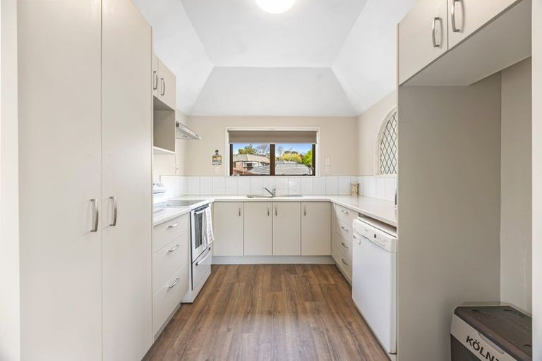 Photo of property in 2/57b Cashmere Road, Cashmere, Christchurch, 8022