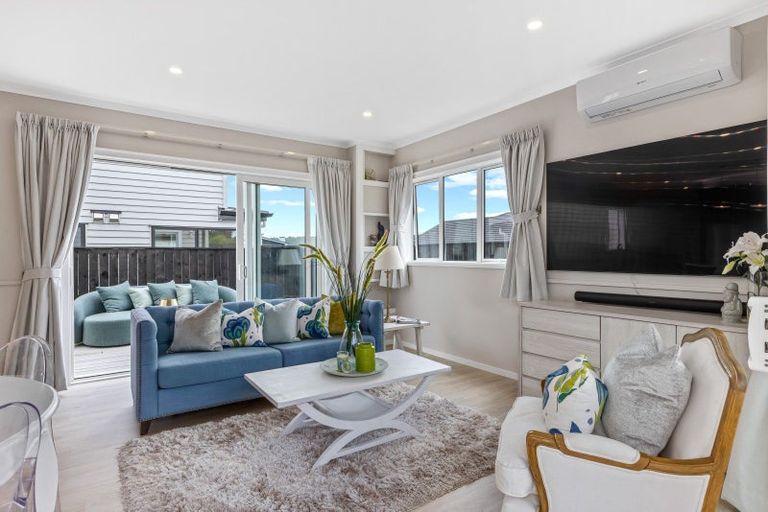 Photo of property in 9 Waimaru Lane, Orewa, 0931