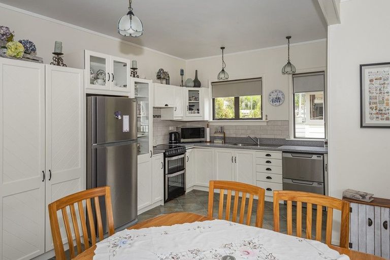 Photo of property in 15 Bernard Street, Avenues, Whangarei, 0110
