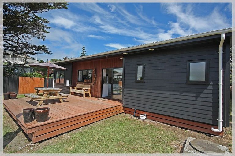 Photo of property in 6 Dustin Street, Foxton Beach, Foxton, 4815