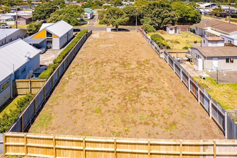 Photo of property in 19 Karewa Street, Castlecliff, Wanganui, 4501