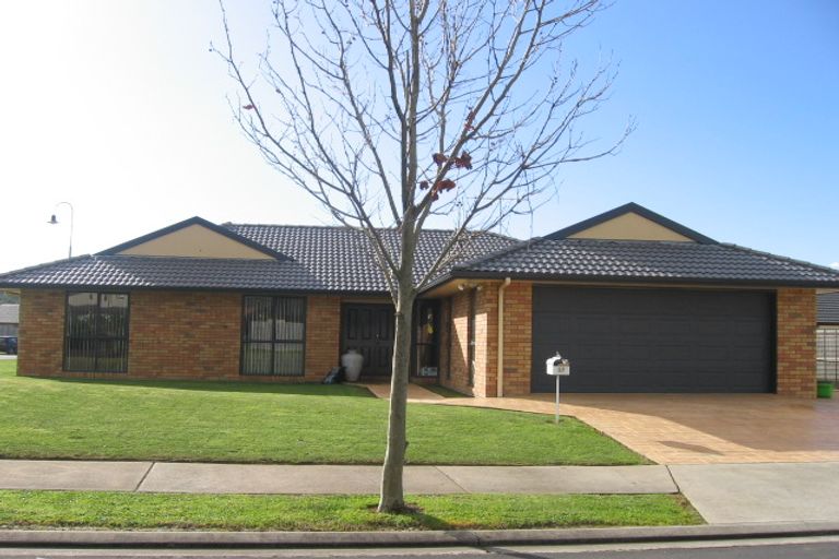 Photo of property in 37 Belcoo Crescent, East Tamaki, Auckland, 2013