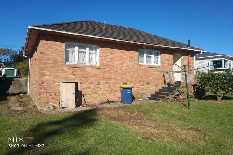 Photo of property in 63 Golf Road, New Lynn, Auckland, 0600