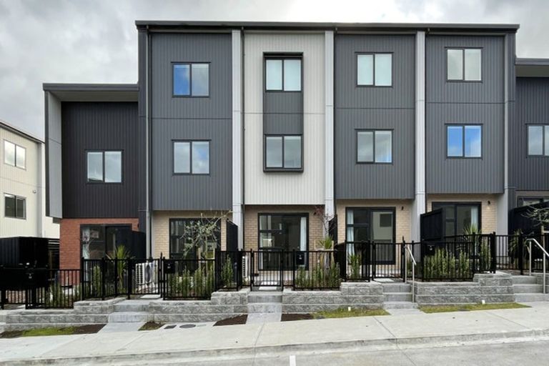 Photo of property in 5/60 Kelman Road, Kelston, Auckland, 0602