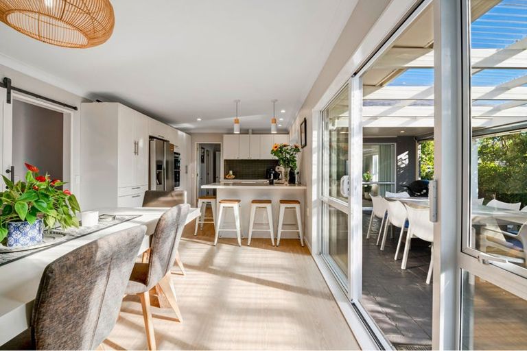 Photo of property in 19 Esther Place, Red Beach, 0932