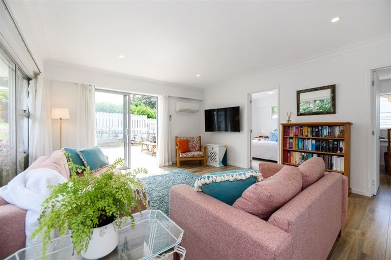 Photo of property in 1/38 Hillcrest Avenue, Hillcrest, Auckland, 0627