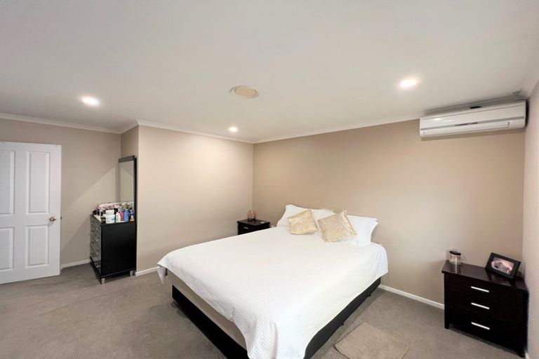 Photo of property in 2 Tir Conaill Avenue, Flat Bush, Auckland, 2019