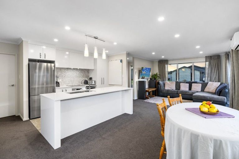 Photo of property in 12 Furlong Road, Papamoa, 3118