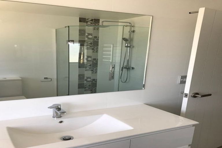 Photo of property in 53 Pitoitoi Drive, Riverhead, 0820