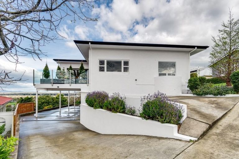 Photo of property in 14 Havelock Road, Hospital Hill, Napier, 4110