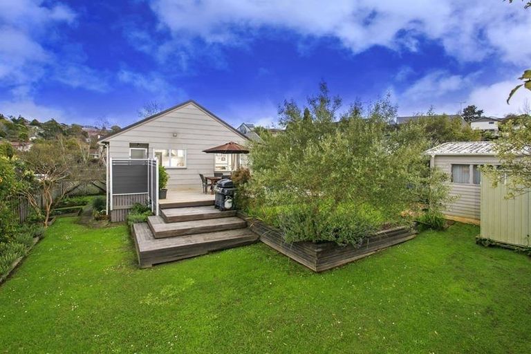 Photo of property in 5 Tetrarch Place, Totara Vale, Auckland, 0629