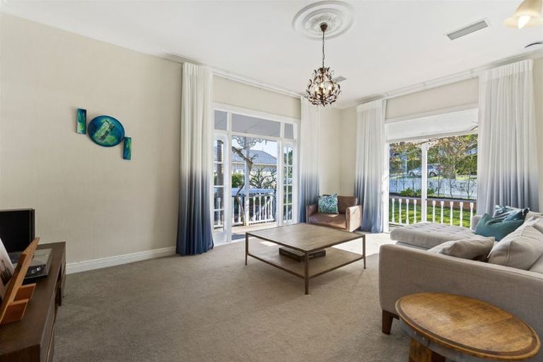 Photo of property in 2/12 Mariposa Crescent, Birkenhead, Auckland, 0626