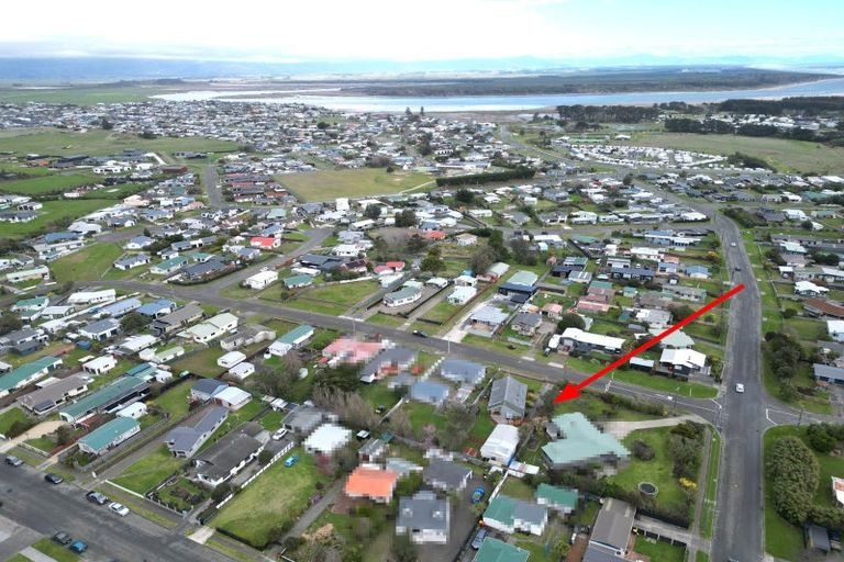 Photo of property in 5 Hennessy Street West, Foxton Beach, Foxton, 4815