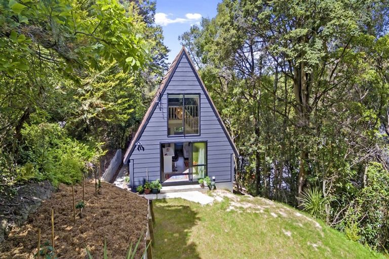 Photo of property in 1101 Dyers Pass Road, Governors Bay, Lyttelton, 8971