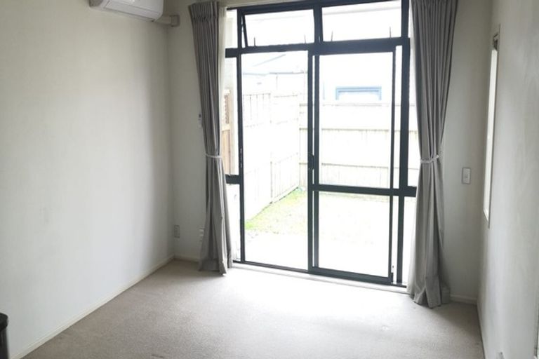 Photo of property in 141/2 Armoy Drive, East Tamaki, Auckland, 2016