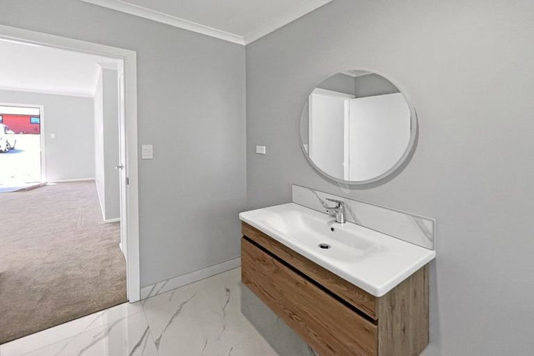 Photo of property in 8 Winnie Close, Acacia Bay, Taupo, 3330