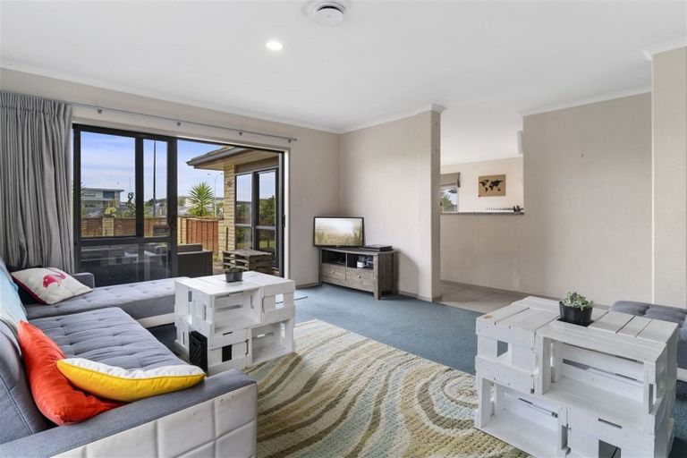 Photo of property in 33 Golden Sands Drive, Papamoa Beach, Papamoa, 3118